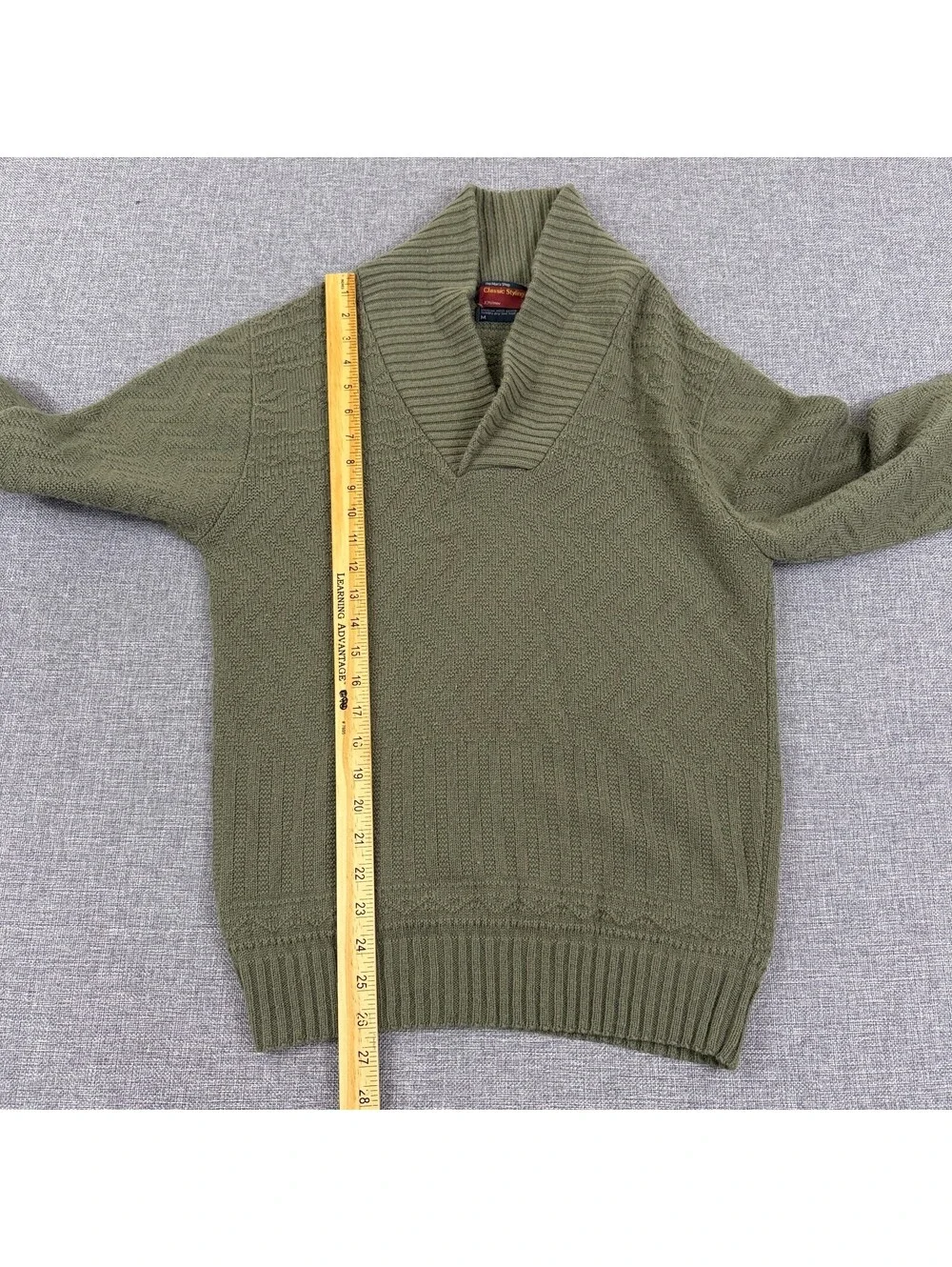 Vintage JCPenney Classic Styling Mens S/M Shawl Collar Sweater Green Snowflakes